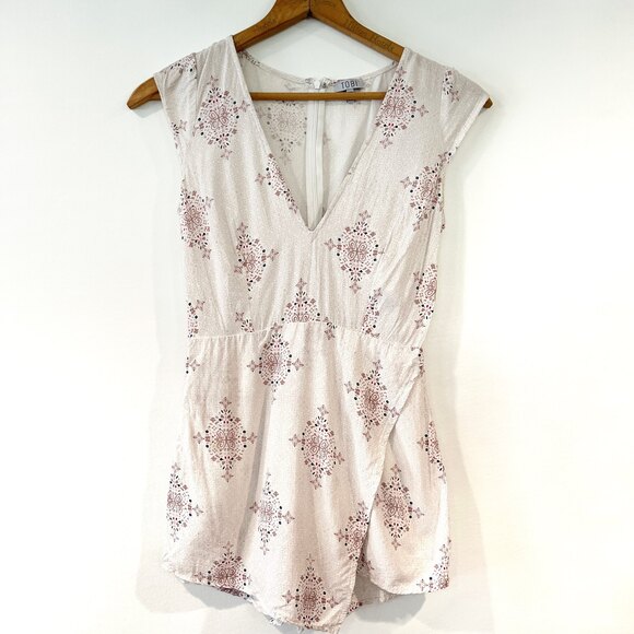 TOBI Shorts Romper Pink White Sleeveless Faux Wrap V-Neck Summer Vacation - Picture 1 of 10